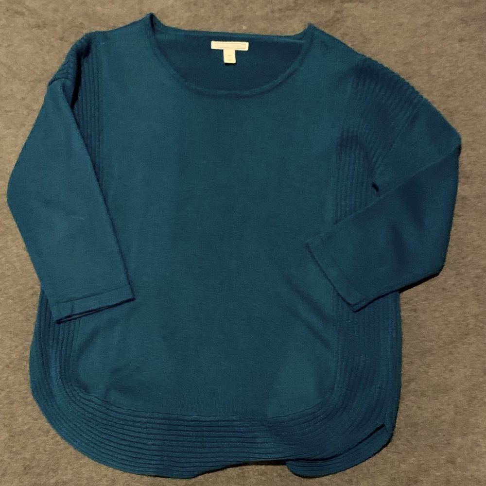 Woman’s size M knit top